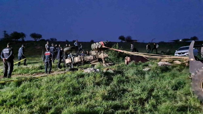 İ̇zmir’de Devrilen Traktörün Altında Kalan Karı-koca Hayatını Kaybetti