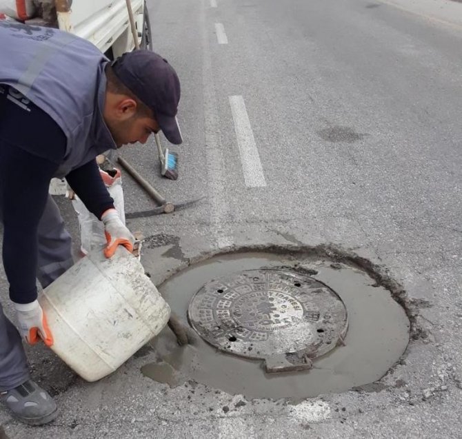 Kanalizasyon Baca Kapakları Yenileniyor