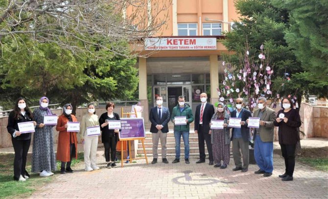 Karaman’da Kanser Farkındalık Ağacı Oluşturuldu