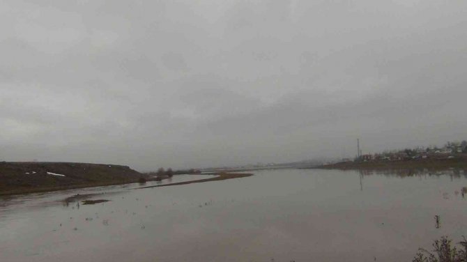 Kars’ta Sel Tehlikesi Devam Ediyor