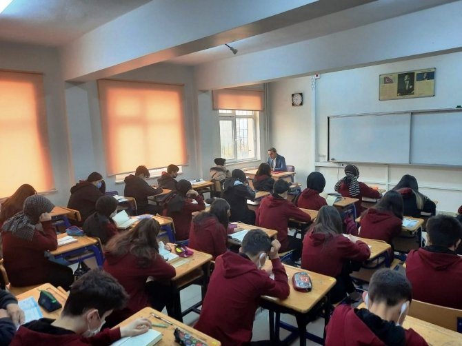 Kaymakam Çiçek, Anadolu Lisesi’nde Okuma Etkinliğine Katıldı