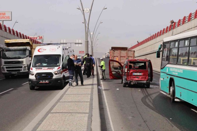 Kayseri’de Zincirleme Trafik Kazası: 2 Yaralı