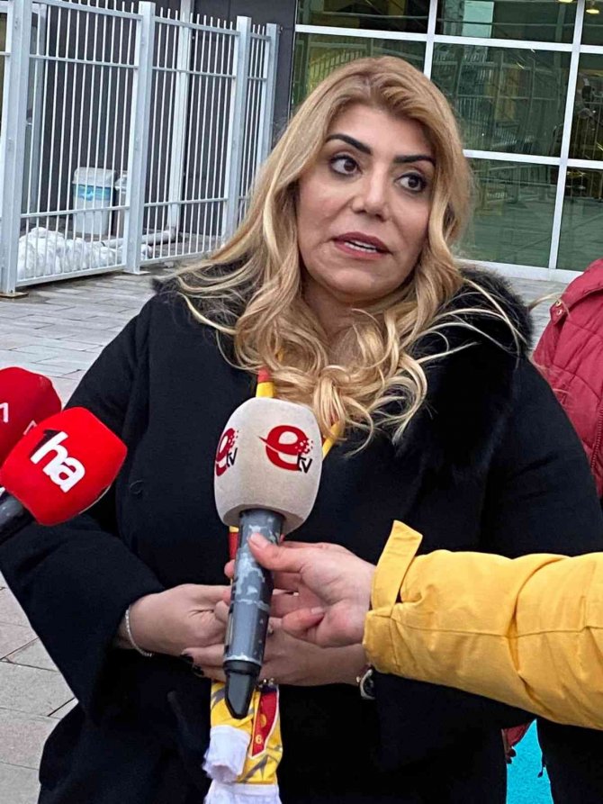 Berna Gözbaşı’dan Kulübe İcra Gönderen Eski Futbolcuya Tepki
