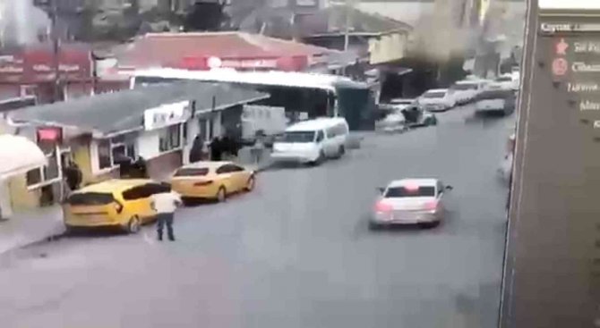 Yolcu Otobüsü Dar Sokaklarda Dehşet Saçtı: O Anlar Kamerada
