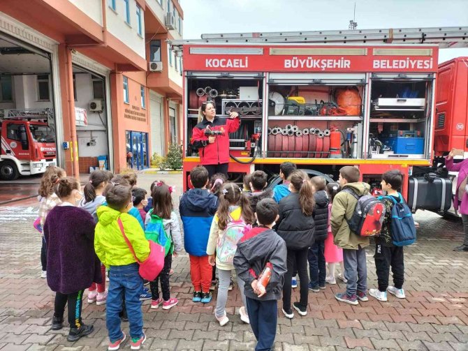 Minik Öğrencilere İtfaiyecilik Anlatıldı