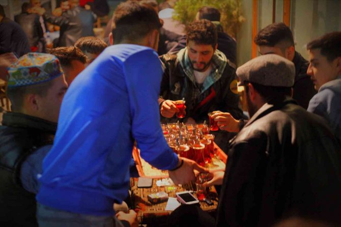 İ̇ftardan Sahura Közde Çay Keyfi Pandemi Sonrası Devam Ediyor