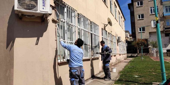 Körfez’de Duvar Yazıları Temizleniyor