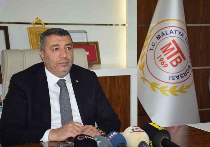 Kayısı Ağaçları 20 Gün Geç Çiçek Açtı