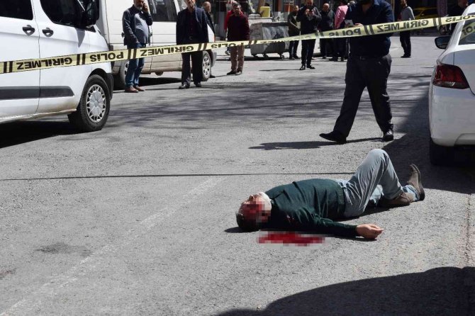 Malatya’da Alacak Verecek Meselesi Kanlı Bitti: 1 Ağır Yaralı