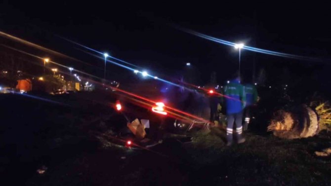 Maltepe’de Süratli Otomobil Yol Kenarına Fırlayıp Takla Attı: 4 Yaralı