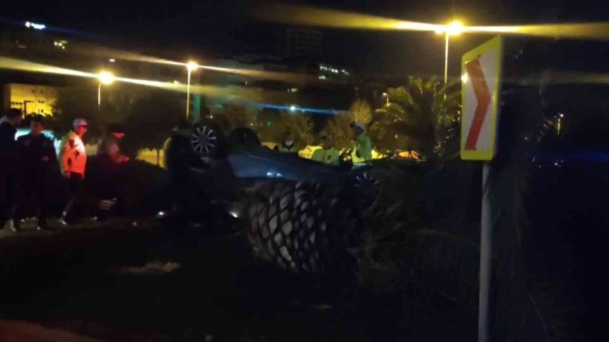 Maltepe’de Süratli Otomobil Yol Kenarına Fırlayıp Takla Attı: 4 Yaralı