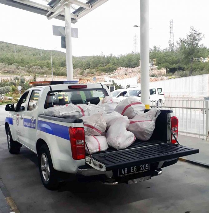 Kaçak Etlerin Sahibine Ve Otobüse Ceza