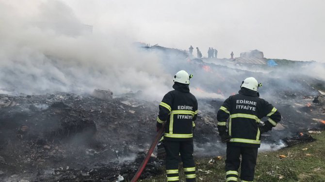 Hurdalık Alandaki Yangın Rüzgârın Etkisiyle Etrafa Yayıldı