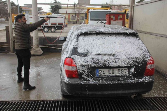 Gökten Çamur Yağdı Oto Yıkamacılarda Kuyruk Oluştu