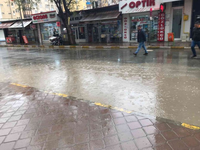 Meteoroloji Uyarmıştı, Iğdır’da ’Nisan Yağmurları’ Başladı