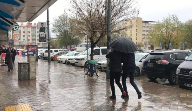 Meteoroloji Uyarmıştı, Iğdır’da ’Nisan Yağmurları’ Başladı