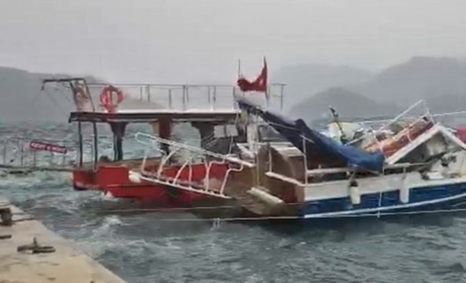 Marmaris’te Kuvvetli Lodos Etkili Oluyor