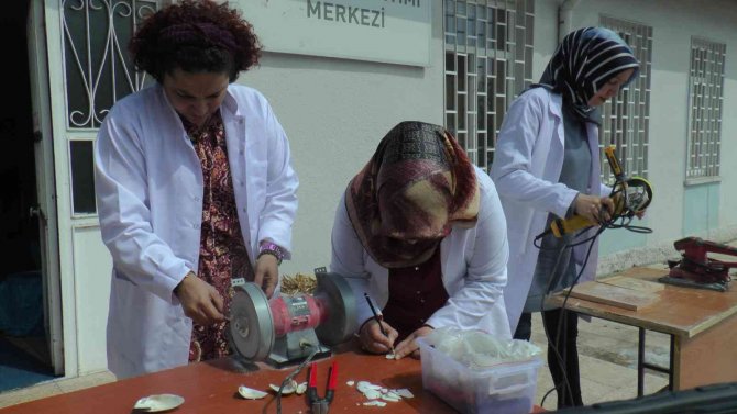 Osmanlı Sarayını Süsleyen Sedef Sanatını Bugüne Taşıyorlar