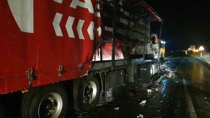 Yunan Plakalı Tır Önce Kaza Yaptı Sonra Cayır Cayır Yandı