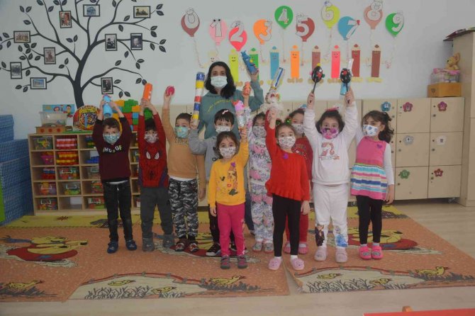 Miniklerden Geri Dönüşüme Destek: Plastik Şişelerden Müzik Aletleri Ürettiler