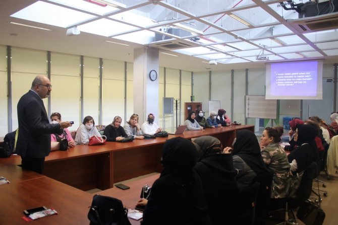 Bursa’da Kadınlara Kolon Kanseri Sunumu