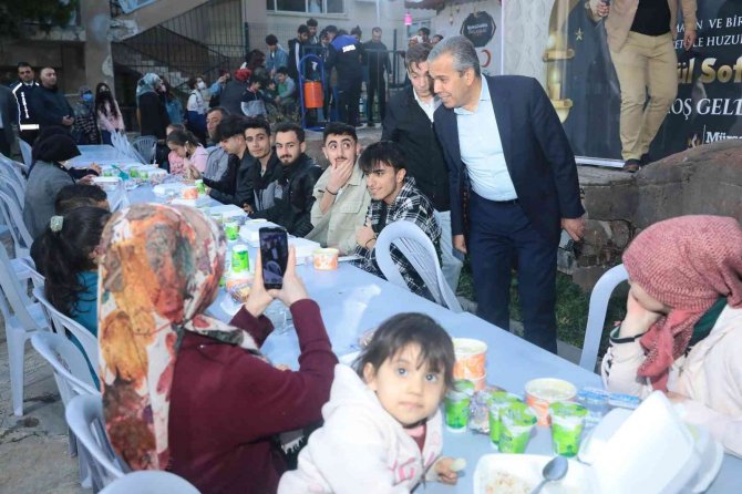 Başkan Yıldızkaya Gönül Sofrası’nda Vatandaşlarla Ve Üniversite Öğrencileriyle Buluştu