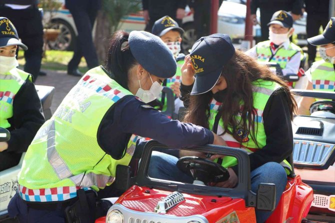 Öğrencilere Trafik Bilinci Eğlenceli Şekilde Aşılanıyor