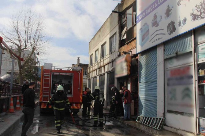 Oto Anahtarcıdaki Yangın Korkuttu