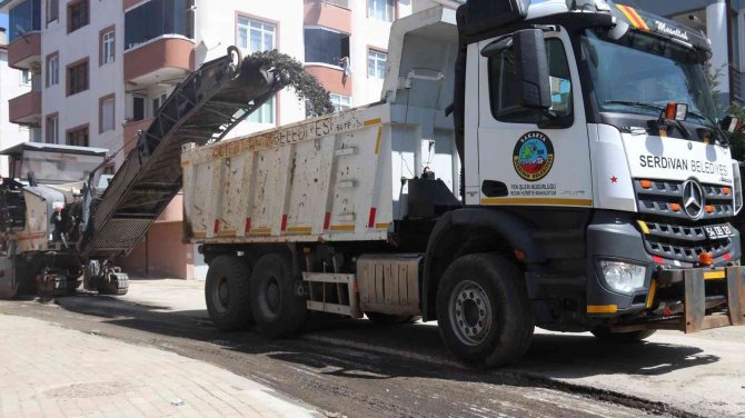 Serdivan’da Üstyapı Çalışmaları Devam Ediyor