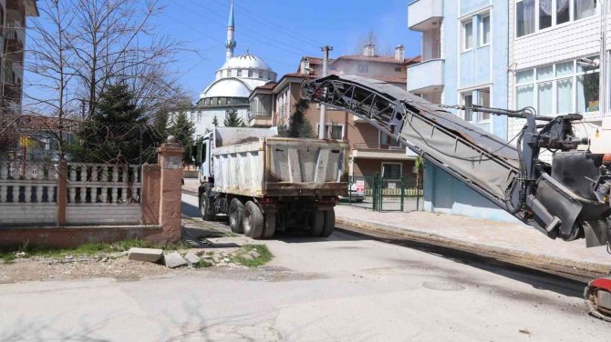 Serdivan’da Üstyapı Çalışmaları Devam Ediyor