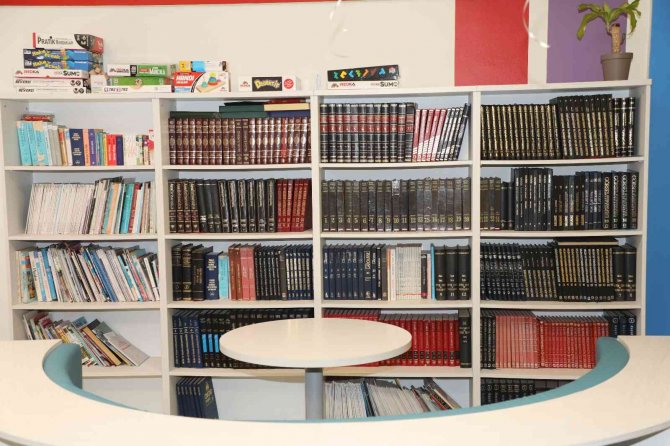 Sivas Emniyeti Öğrencilere 2 Bin Kitap Kazandırdı