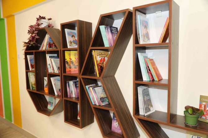 Sivas Emniyeti Öğrencilere 2 Bin Kitap Kazandırdı