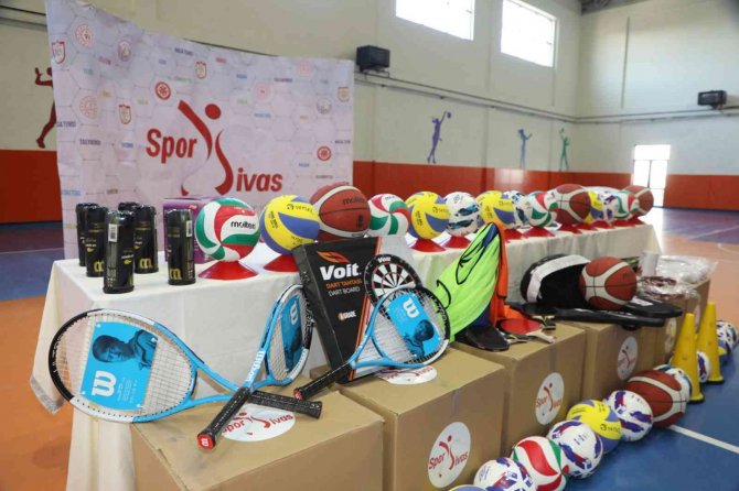Sivas’ta 1 Milyonluk Spor Malzemesi Dağıtıldı