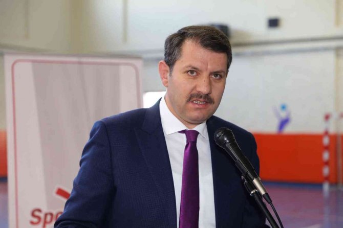 Sivas’ta 1 Milyonluk Spor Malzemesi Dağıtıldı