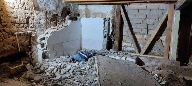 Tarihi Ahmet Çavuş Konağı’nda Tadilat Yaparken Canından Oldu