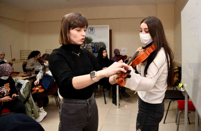 Gençler Tepebaşı’nda Müzik Yapmayı Öğreniyor