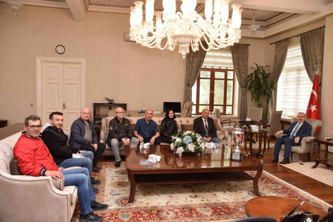 Vali Karadeniz, Şampiyon Sağır Spor Derneği’ni Ağırladı