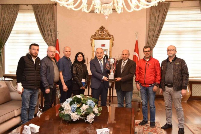 Vali Karadeniz, Şampiyon Sağır Spor Derneği’ni Ağırladı