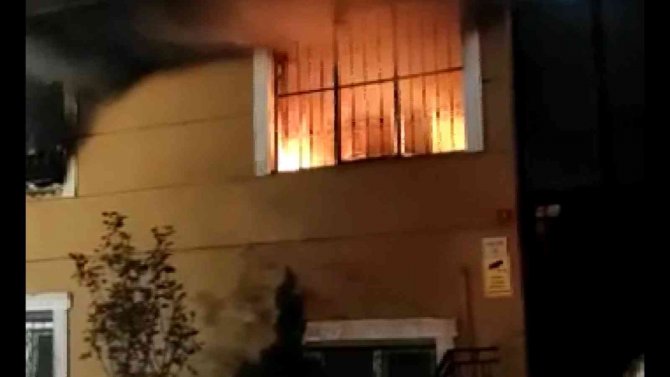 Tuzla’da Bina Sakinlerini Canından Bezdiren Kadının Evinde Yangın Çıktı, Komşuları İsyan Etti