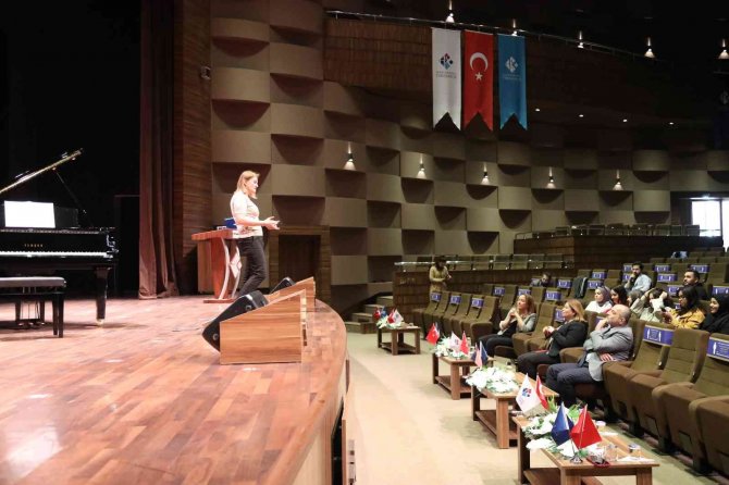 Uluslararası Öğrenciler İçin ‘Film Müzikleri Atölyesi’ Yapıldı