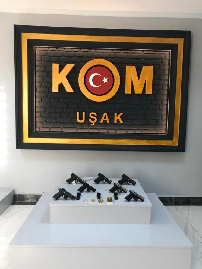 Şüphe Üzerine Durdurulan Araçtan Cephanelik Çıktı