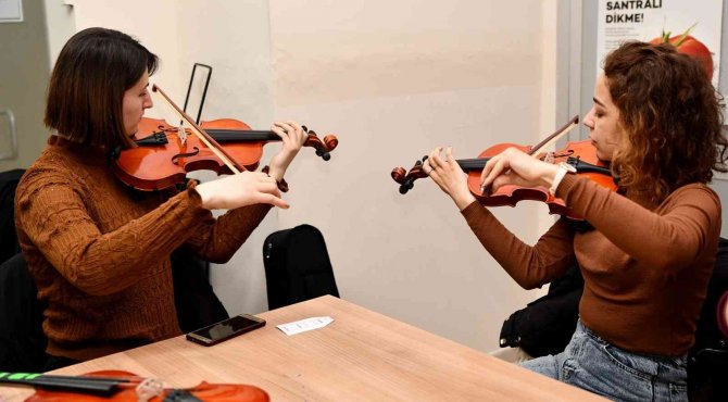Gençler Tepebaşı’nda Müzik Yapmayı Öğreniyor