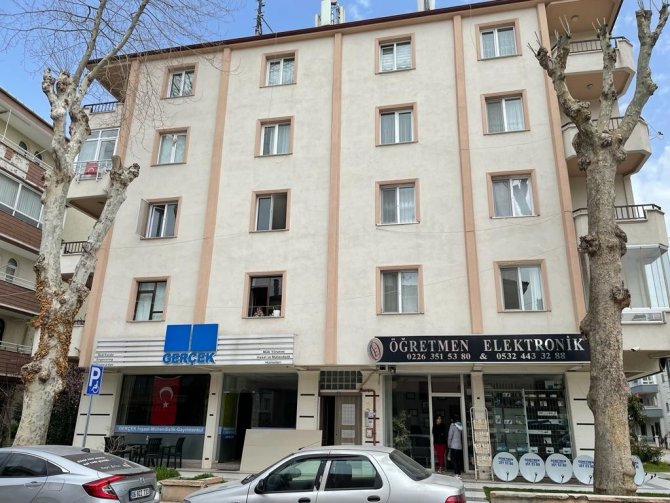 Tartıştığı Arkadaşının Boğazını Cam Parçasıyla Keserek Öldürdü