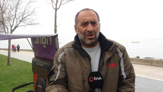 İ̇bb Zabıta Ekipleri, Kartal’da Piknik Yapan Engelli Seyyar Satıcıyı Ailesinin Yanında Darp Etti