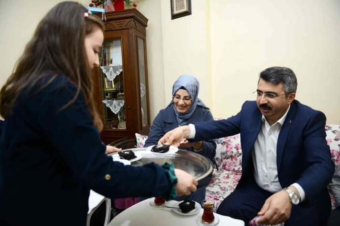 Başkan Yılmaz, İftar Sofralarına Misafir Oluyor