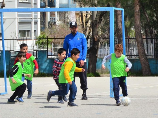 Yunusemre Belediyespor’dan Laleli İ̇lkokulunda Futbolcu Taraması