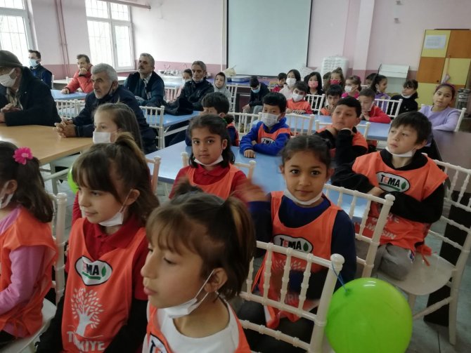 Minik Öğrenciler Tema Rozetlerini Ve Kartlarını Aldı