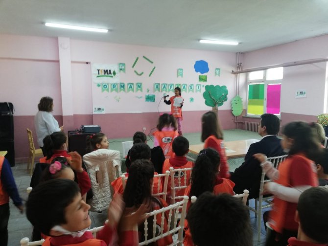 Minik Öğrenciler Tema Rozetlerini Ve Kartlarını Aldı