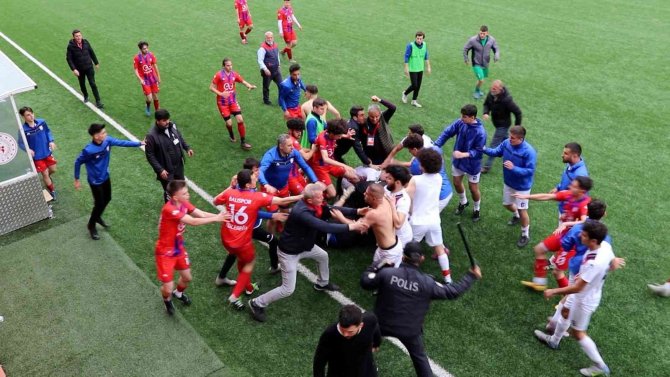 Amatör Maç Boks Ringine Döndü