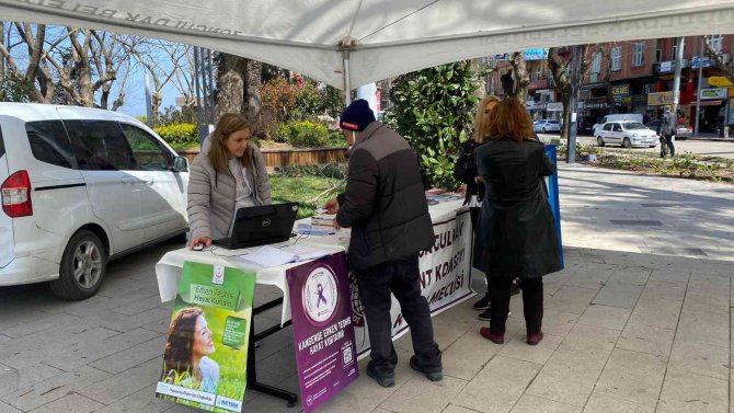 Kanser Haftası’nda Bilgilendirip, Kanser Tarama Kiti Dağıttılar